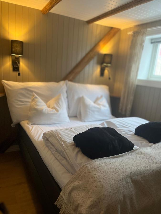 Lofoten Suite Apartments - Rostad Retro Rorbuer Reine Dış mekan fotoğraf